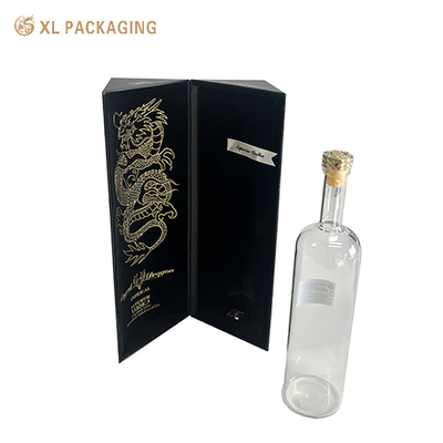 comprar Caja de vino de papel de oro de imán negro personalizado de lujo whisky vino tinto caja de embalaje de regalo con bandeja de terciopelo online manufacture