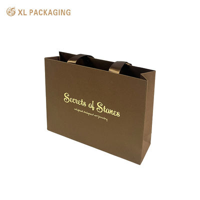 comprar Bolsa de regalo de papel Kraft con mangos de cinta de satén mate y borde doblemente plegado reforzado Fabricación en línea