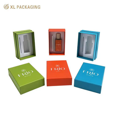 comprar Caja de embalaje de fragancia rígida de 3 piezas, color verde de lujo personalizada, impresión de logotipo blanco, bandeja de EVA con ranuras separadas para perfume y tarjeta, múltiples estilos de caja y espuma interior Fabricación en línea