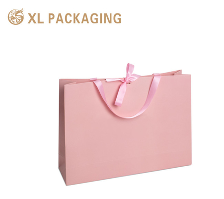 comprar Bolsa de regalo de papel para compras de boutique rosa de lujo XL Packaging 250G Gsm Bolsas de embalaje de cartón con asa e impresión de su propio logotipo Fabricación en línea
