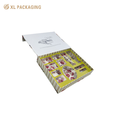 Elegante a medida Impresión en color blanco Magnética de cuidado de la piel Embalaje 157gm Artpaper Embalaje Caja cosmética