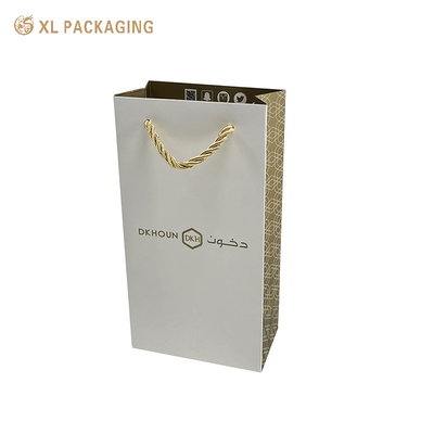 Envases ecológicos para boutiques regalos minoristas de alta calidad de color dorado bolsas de compras reciclables de lujo OPP mano de cuerda bolsas de papel con estampado de lámina de oro acabado mate fondo reforzado