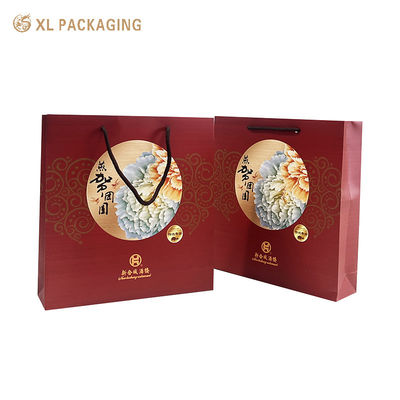 Bolsas de papel personalizadas de alta calidad con mangos negros Laminado ecológico y mate para hoteles y minoristas