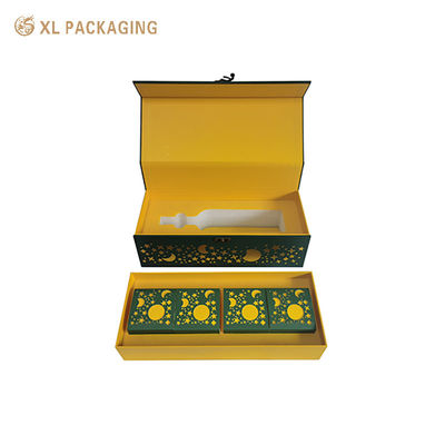 Caja de regalo de pastel de luna de doble capa con manija de metal, estampado en caliente verde, manga de corte láser de oro, caja de embalaje de vino para el festival de mediados de otoño