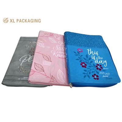 Planificador cristiano con cremallera completa de cuero PU de 18 meses, cuaderno de diario con relieve y estampado de lámina