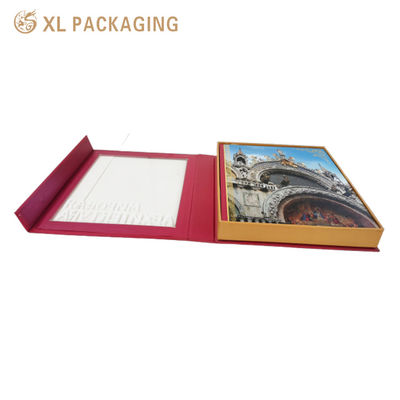 Libro de Arte de Lujo y Libro de Arquitectura con Caja de Regalo con Ventana Transparente, Encuadernación Cosida y Acabado Dorado