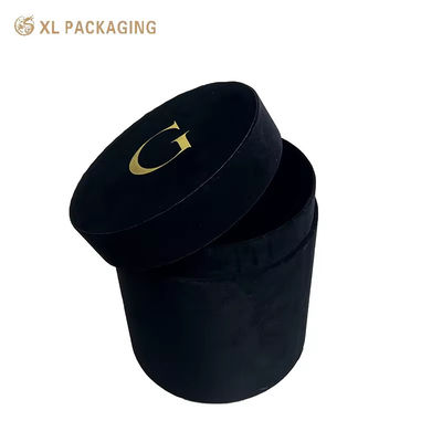 Caja de flores rosas con cilindro redondo de terciopelo con logotipo de lámina dorada para marcas de bufandas y ropa