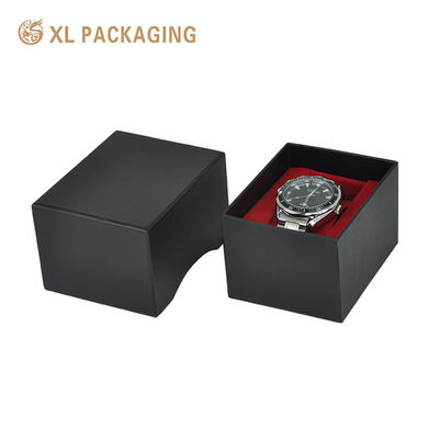 Caja de regalo para reloj negro mate con almohada de terciopelo rojo y construcción rígida de tapa y base para almacenamiento seguro