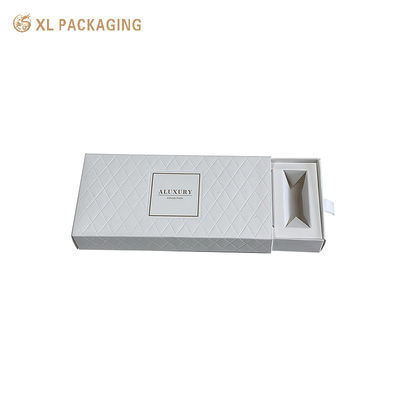 Caja de regalo de perfume de cajón en relieve blanco con mango de cinta, caja de cartón de embalaje plano con inserción de papel personalizada