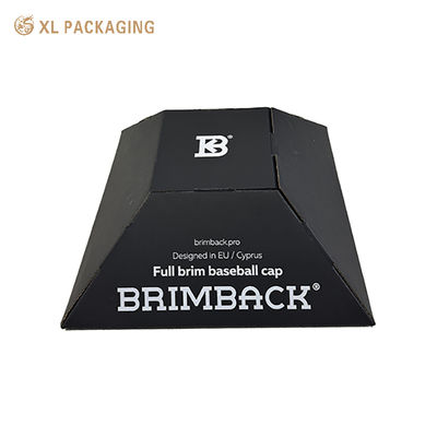 Caja de sombrero plegable de estilo trapezoide. Embalaje de gorra de béisbol de cartón ondulado negro. Envío plano y fácil montaje.